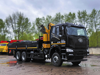 Бортовой  FAW J6P 6*6 с КМУ XCMG SQZ160_0